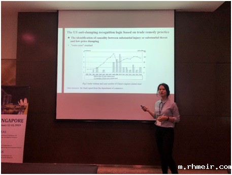 图2:郭蕊硕士现场作题为《Location Choice of Chinas Labor intensive Manufacturing Industry Transferring to Countries along the Belt and Road》的学术报告