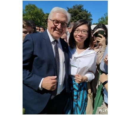 图2 德国总统施泰因迈尔先生与许寅硕博士合影