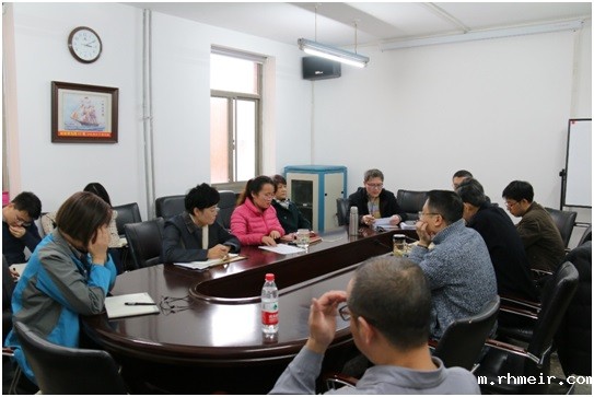 图2:组织生活会现场