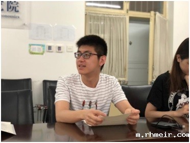 图1:张战同学发言